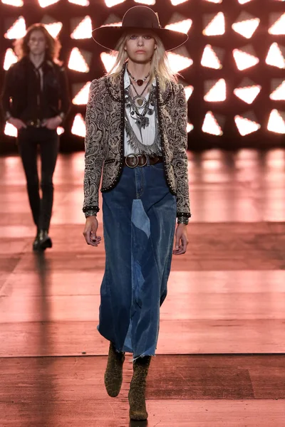 Look 22